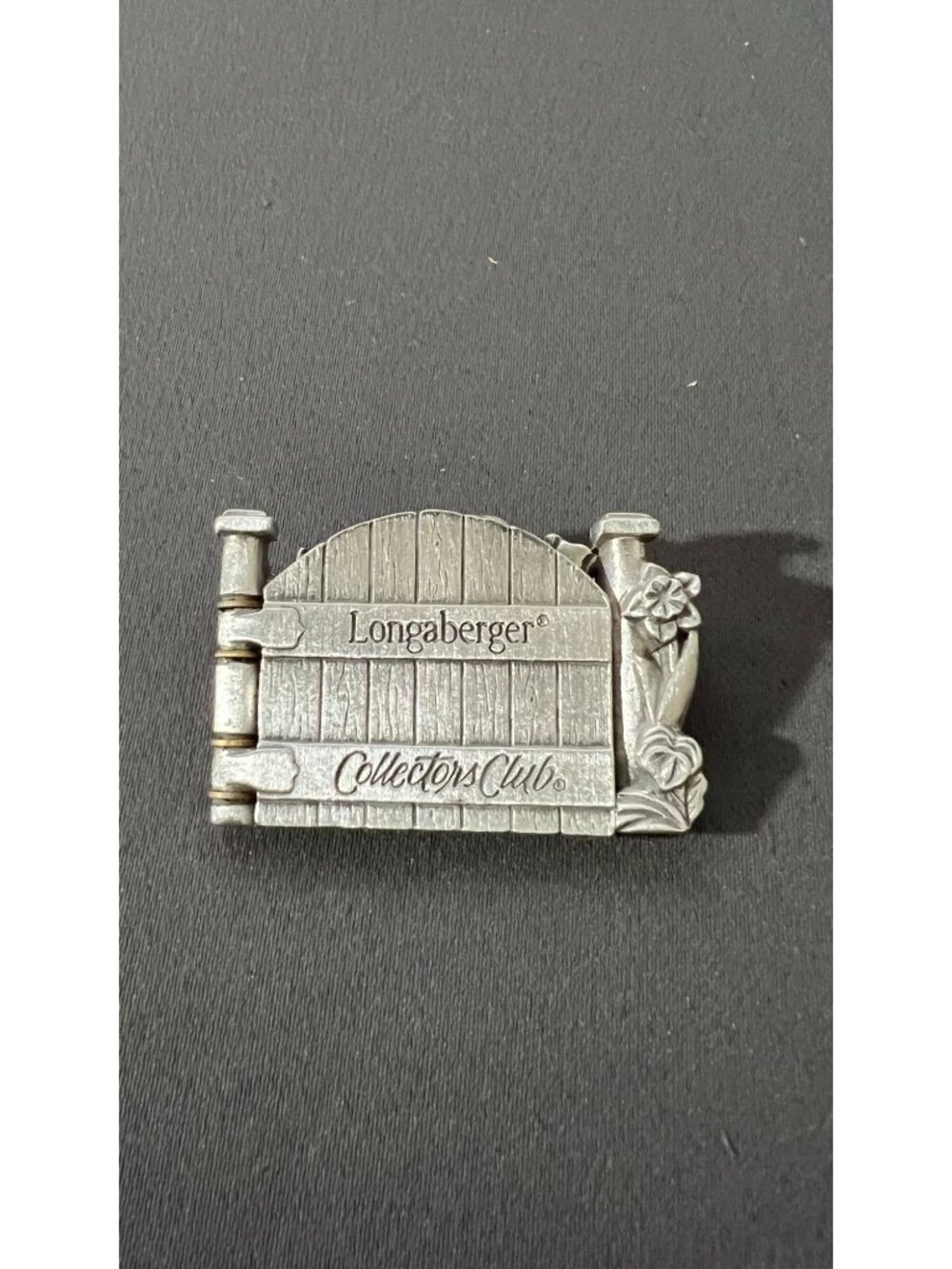 Longaberger Collectors Club Lapel Pins 5-Year Member & Cottage Gate - Picture 5 of 6